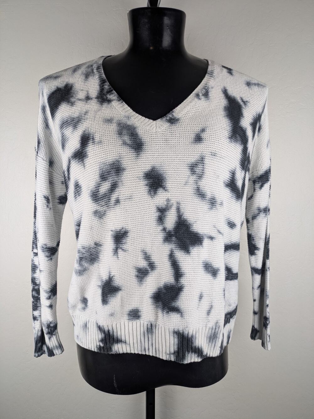 Torrid Black and White Tie Dye V-Neck Lightweight Sweater Cotton Rayon